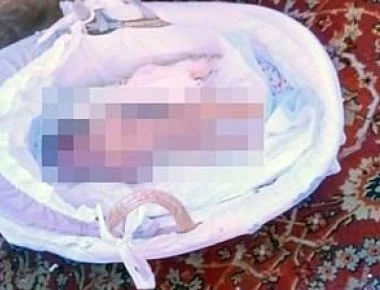 Άφησε το μωρό της γυμνό στο μπαλκόνι σε θερμοκρασίες ψύχους - «Το κλείδωσα στο μπαλκόνι, μου έσπασε τα νεύρα» (φωτο)